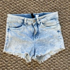 Women’s shorts. H&M size 4, worn once.